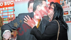 Dinu cauta cu disperare proteza pentru sotia lui