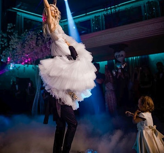 Andreea Bălan, mesaje dureroase pentru George Burcea în noua piesă, “Am crezut în basme”! Bărbatul misterios din videoclip seamănă cu tatăl fiicelor sale