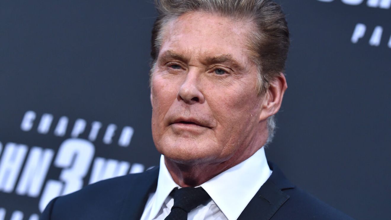 David Hasselhoff, surprins într-un scaun cu rotile. Apariția a stârnit îngrijorare în rândul fanilor