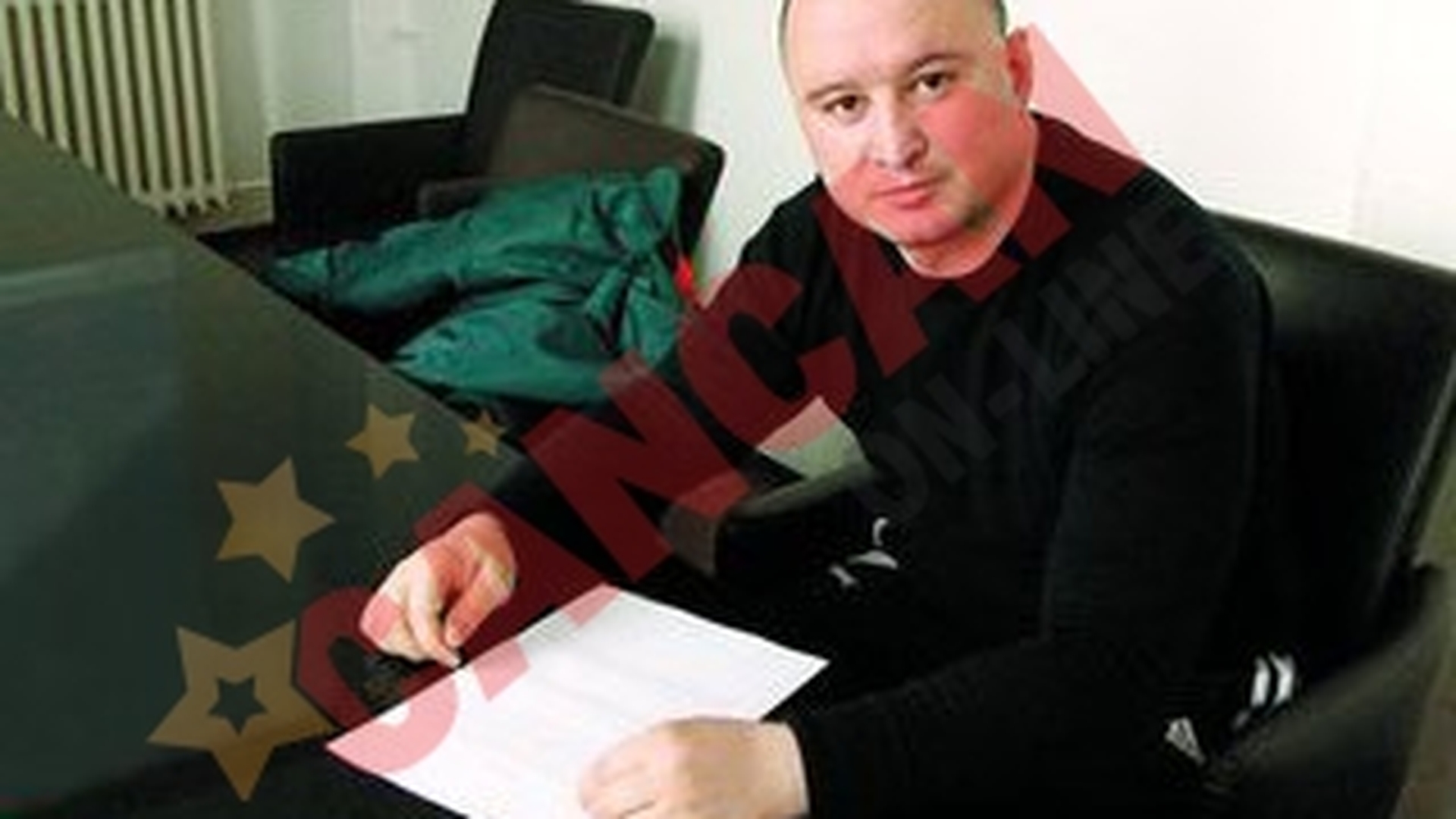 "M-au amenintat ca imi pun droguri in birou!"