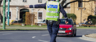 Când rămâi fără permis pentru viteză. Cele două praguri care aduc suspendarea pentru 90 sau 120 de zile