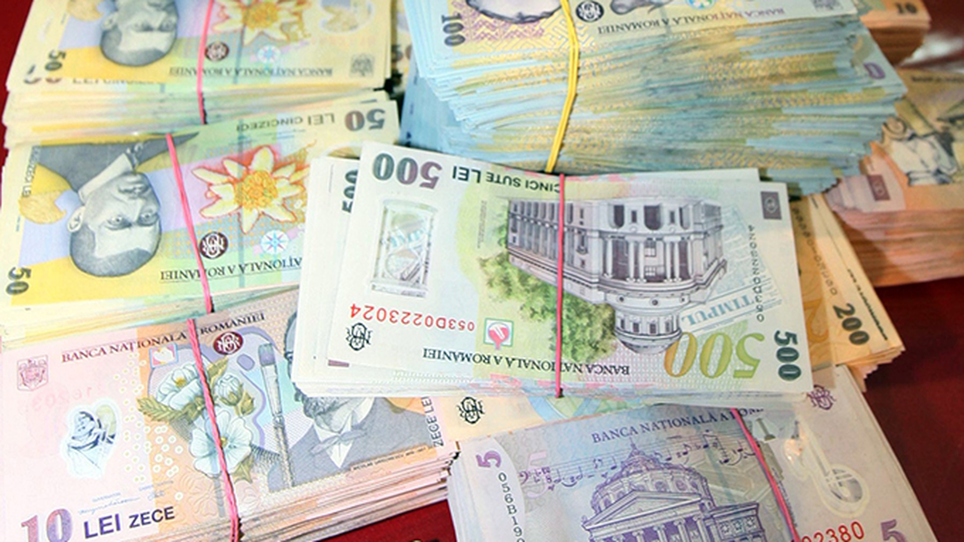 Şomerii care care îşi găsesc de muncă la 50 kilometri distanţă de casă, ar putea primi o primă de instalare de 12.500 de lei! Care sunt condiţiile necesare