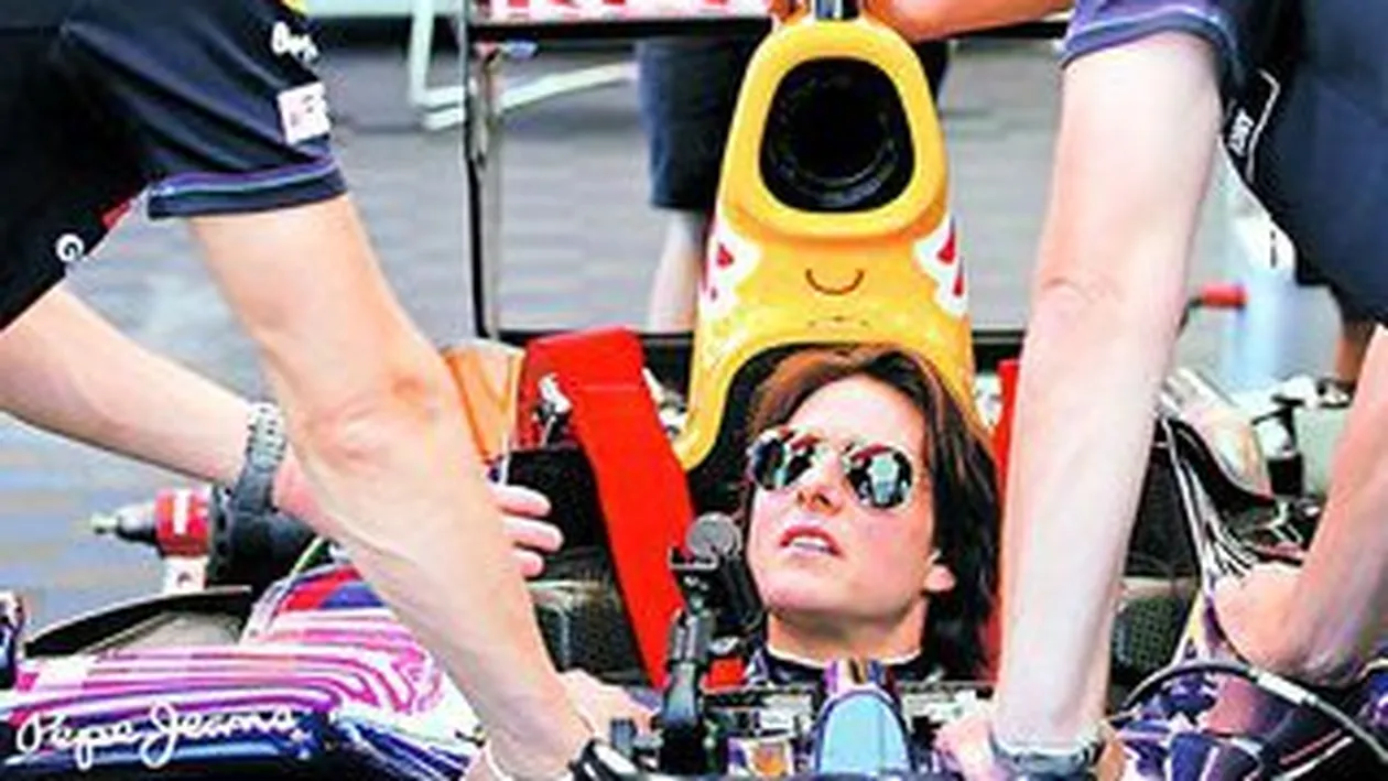 Tom Cruise s-a bagat in Formula 1