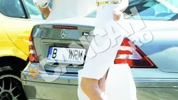 Moni a ramas in tara ca sa tina piept razboiului cu Irinel in procesul pentru custodia fetitei. Supusa unei noi anchete sociale