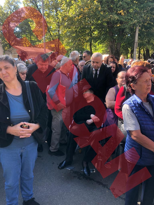 Imaginile durerii, la înmormântarea lui Alexandru Arșinel. Soția, în scaunul cu rotile (Foto: CANCAN.RO)