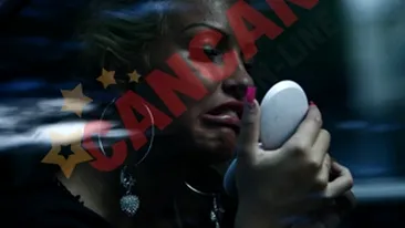 Ii place cu degetul in gura