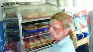 Elev, la urgenta dupa ce a mancat un sandvici de la chioscul scolii