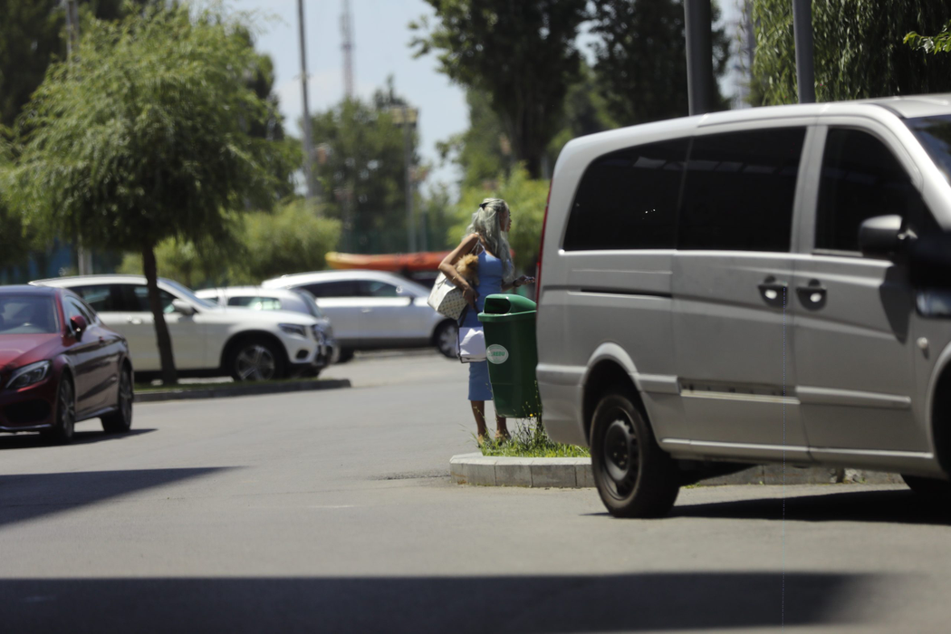 Bianca Drăgușanu, pachete "calificate" pentru iubi, care se află în carantină instituționalizată