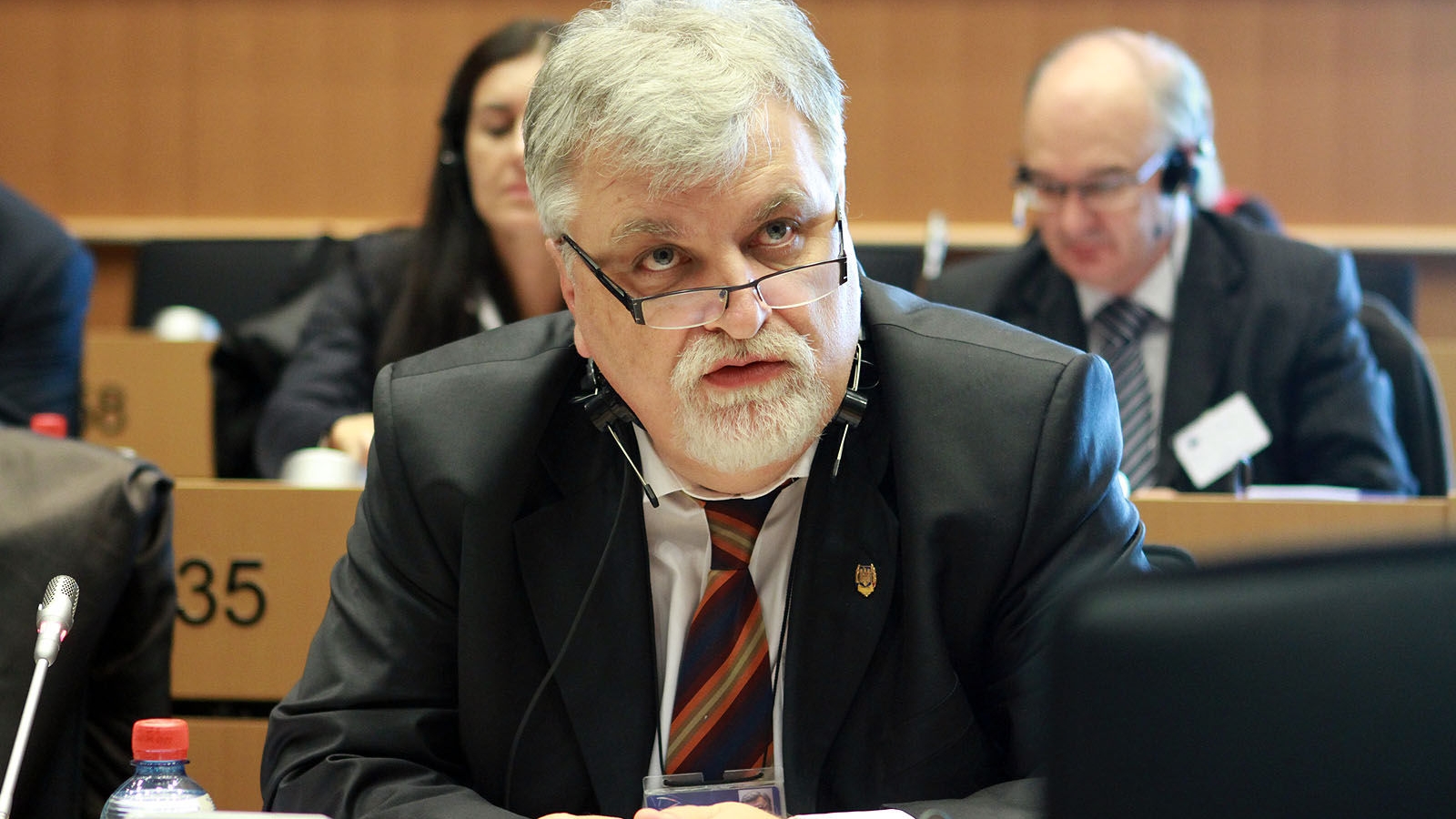 SEXGATE la Senat! Fostul vicepresedinte Petru Fillip a picat in mrejele unei angajate MAE: “Nu o sa ma scap pe mine acum!”