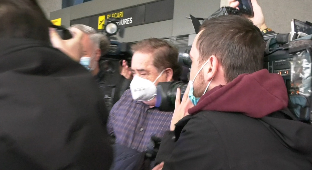 Ioan Niculae a revenit în România pe 19 februarie 2021, a doua zi după ce a fost condamnat definitiv la cinci ani de închisoare. De pe aeroport a fost condus direct la penitenciar (Foto: CANCAN.RO)