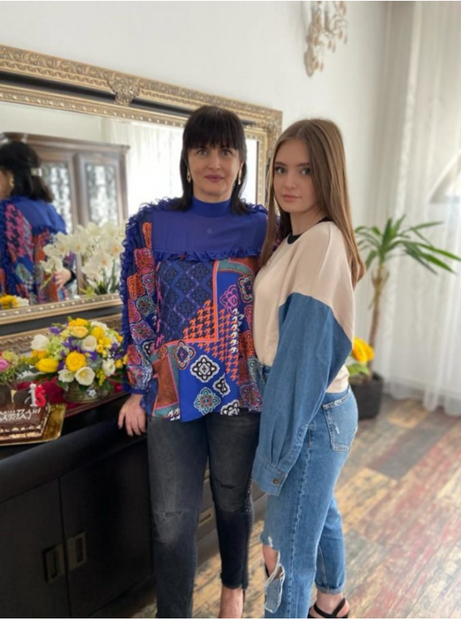 Daria, alături de mama ei, deputata trecută de la PSD la PNL