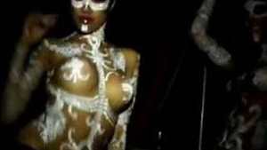 VIDEO Sani goi si semne obscene, in ultimul clip al lui  Sasha Lopez