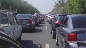 Drumul spre distractie e pavat cu nervi si transpiratie! Trafic de cosmar in Mamaia, in cel mai torid weekend de anul acesta