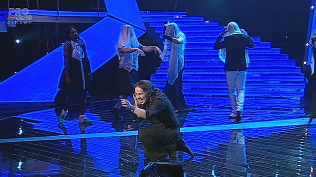 Concurentul psihedelic! Nimeni nu a inteles ce a vrut sa transmita Calin la "Romanii au talent". Mihai Petre: "Devii usor penibil"