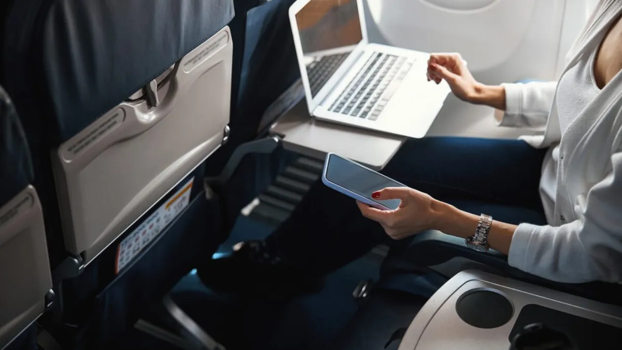 Internet gratuit în avioane. Compania care va oferi în curând această facilitate