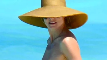 Heidi Klum arata impecabil la 41 de ani! Modelul a ramas in sanii goi pe o plaja din Bahamas, iar imaginile sunt aici