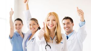 Medicii și asistenții medicali ar putea ieși mai repede la pensie! Care sunt condițiile