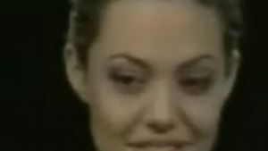 Angelina Jolie drogata in timpul unei emisiuni!