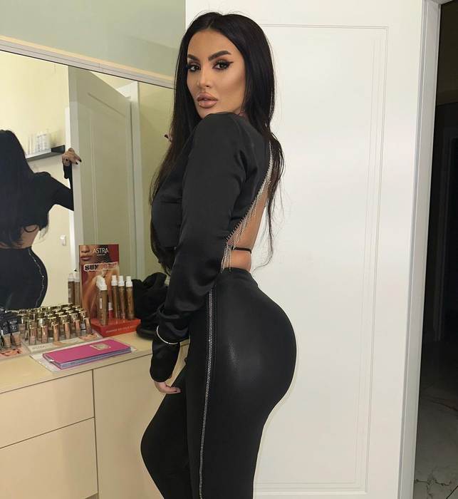 În trecut, Adina Maria l-a cucerit și pe Victor Slav într-un club din București (Sursă foto: Instagram)