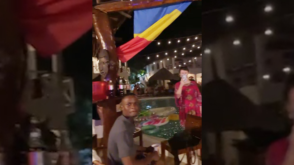 Cazacu, party ”pe vechi” în Zanzibar