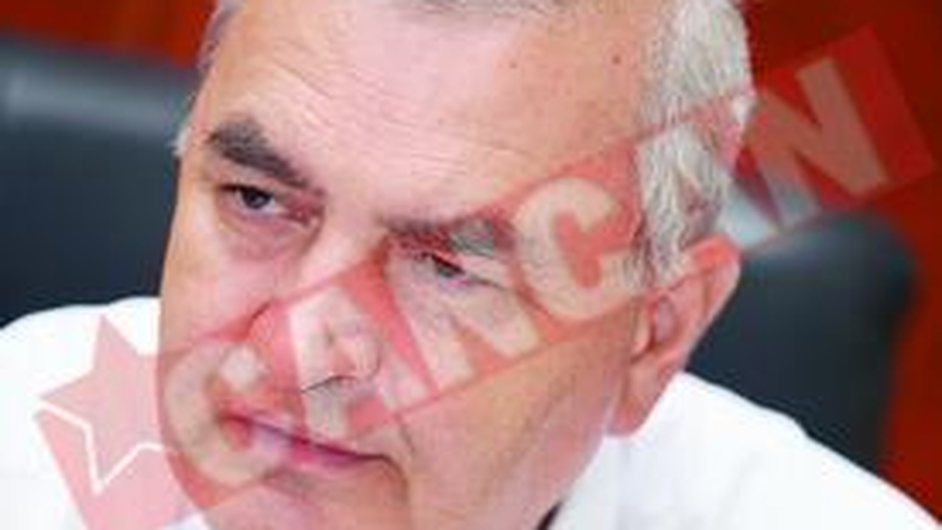 Miliardar si sefi de la Interne, retinuti pentru o sticla de palinca si una de whisky