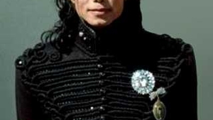 Nici nu o sa iti vina sa crezi ce artista din Romania este nascuta in aceeasi zi cu Michael Jackson! Crezi ca va avea acelasi succes ca "Regele Pop"?