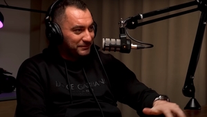 Pescobar s-a filmat cu altă femeie la mare, în timp ce Gianina stă acasă cu copilul nou-născut. Oamenii au intrat la bănuieli: "Sunteţi iubiţi?"