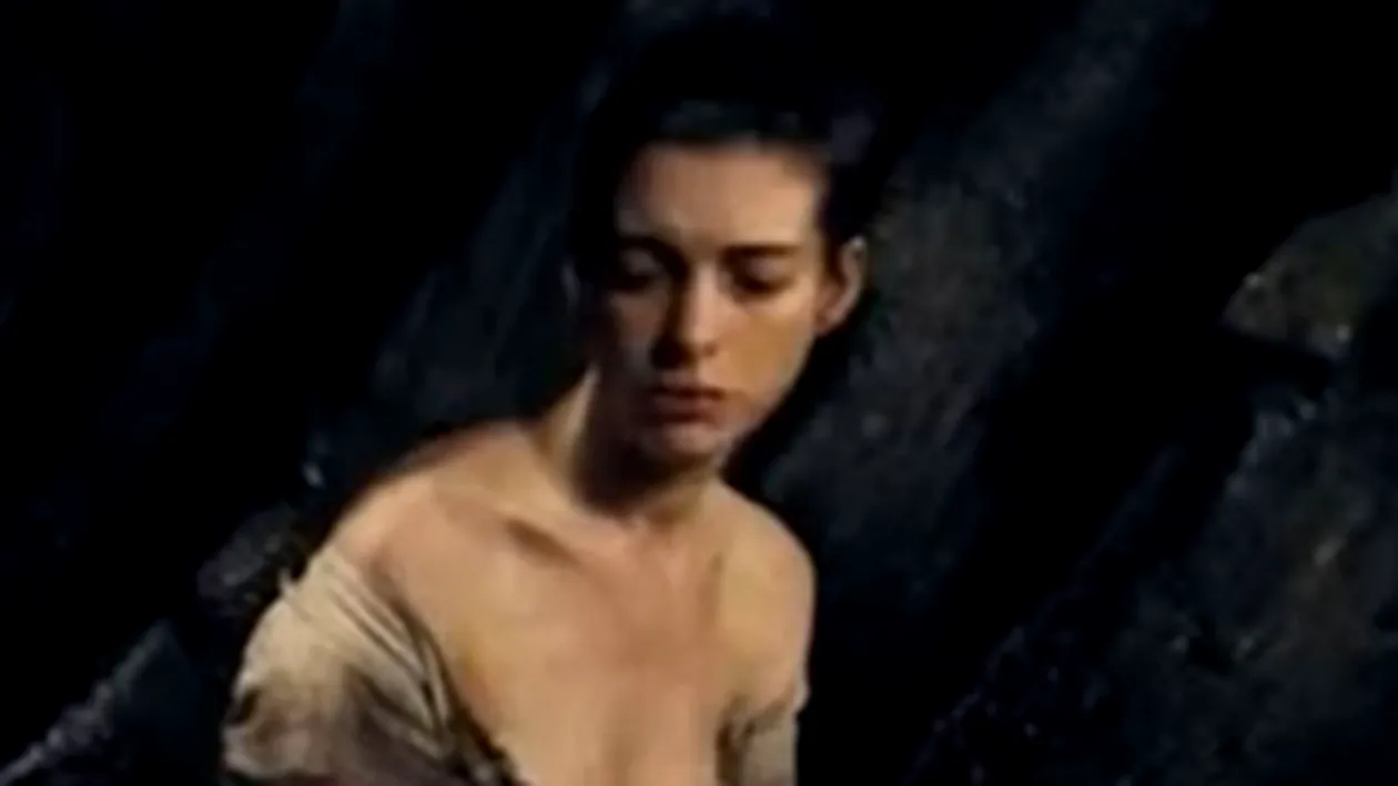 Cum a slabit Anne Hathaway pentru rolul din Les Miserables? A mancat numai humus si ridichi