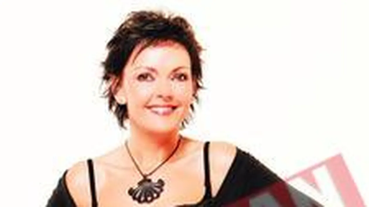 Iubita lui Piturca, angajata la Euforia TV pe 1.200 de lei