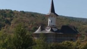 O maicuta a disparut de la o manastire dupa ce stareta a incercat sa ii bage mainile in tocator si a vrut sa o bata cu furca