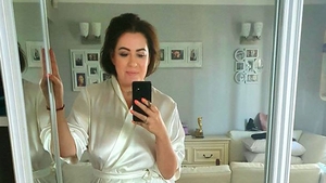 Oana Roman, jignită după ce a postat un selfie într-un capot sexy și fără sutien! Ce lecție i-a dat vedeta celei care a atacat-o dur