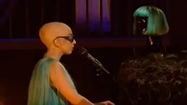 VIDEO Lady Gaga a aparut cheala pe scena!