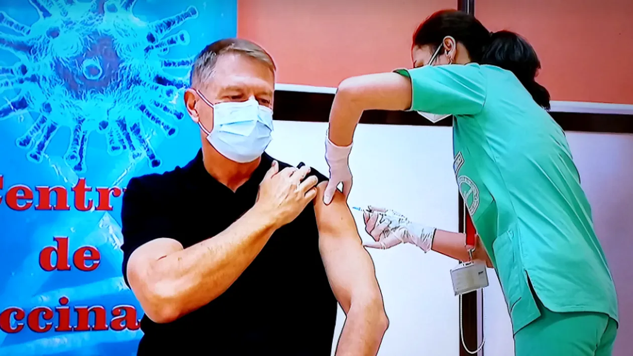 Klaus Iohannis s-a vaccinat! Cum a reacționat președintele României GALERIE FOTO