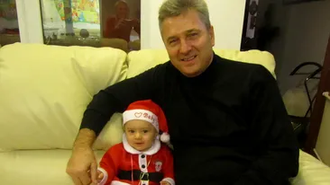 Băiatul lui Florin Pandele l-a aşteptat pe Moş Nicolae deghizat în Moş Crăciun!