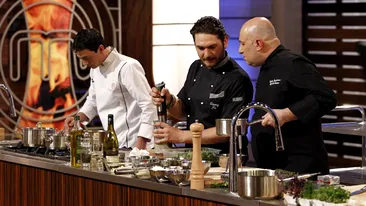 Cei trei jurati de la MasterChef trec la treaba! Vor gati in fata concurentilor!