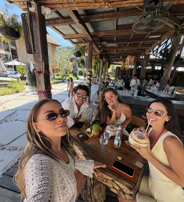 Jo, Mira, Cuza și iubita lui au mers în Thailanda. sursă - social media