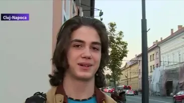 TUDOR, elevul dat afară din şcoală pentru că avea părul prea lung, a venit în DIRECT să-şi spună punctul de vedere!