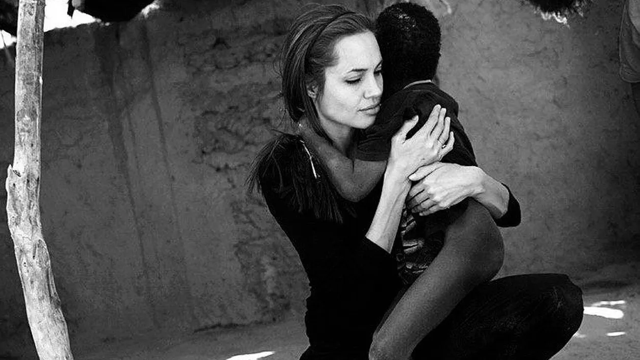 Imagini emoţionante cu ANGELINA JOLIE în lacrimi! Ce s-a întâmplat cu celebra actriţă