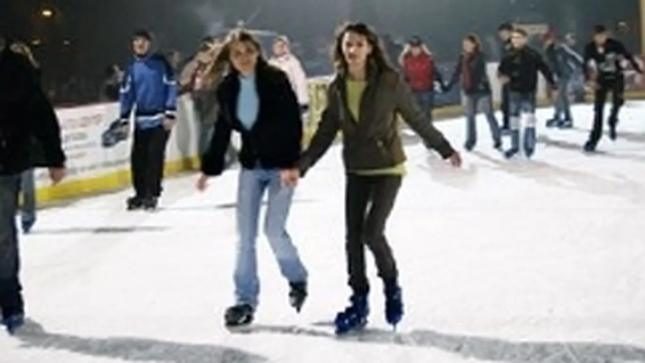 Maine se deschid patinoarele in aer liber din Bucuresti! Afla unde te poti distra si cat costa!
