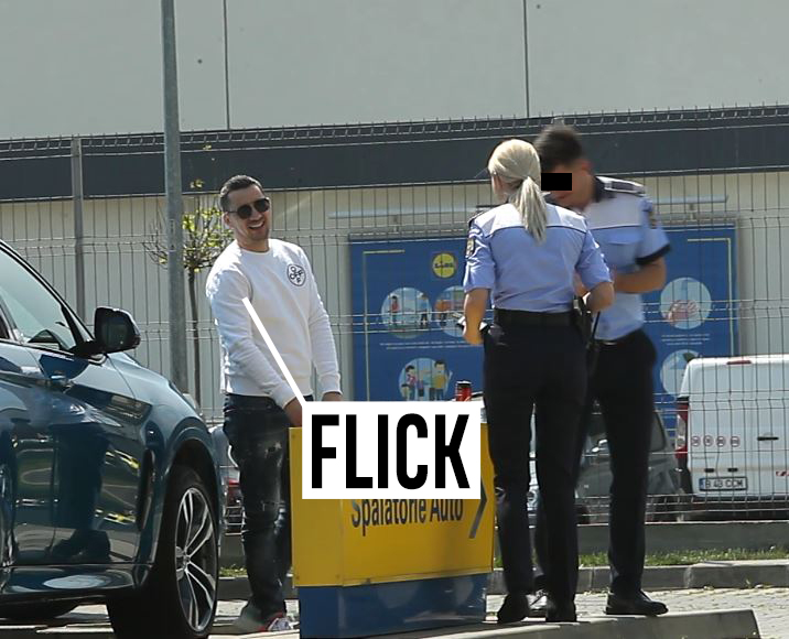 Flick a distrat doi polițiști la spălătorie
