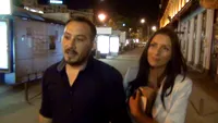 Iubita lui Stefan Stan, goala in public! Cum a putut sa apara cu sanii pe afara in fata a zeci de oameni fara nicio rusine!