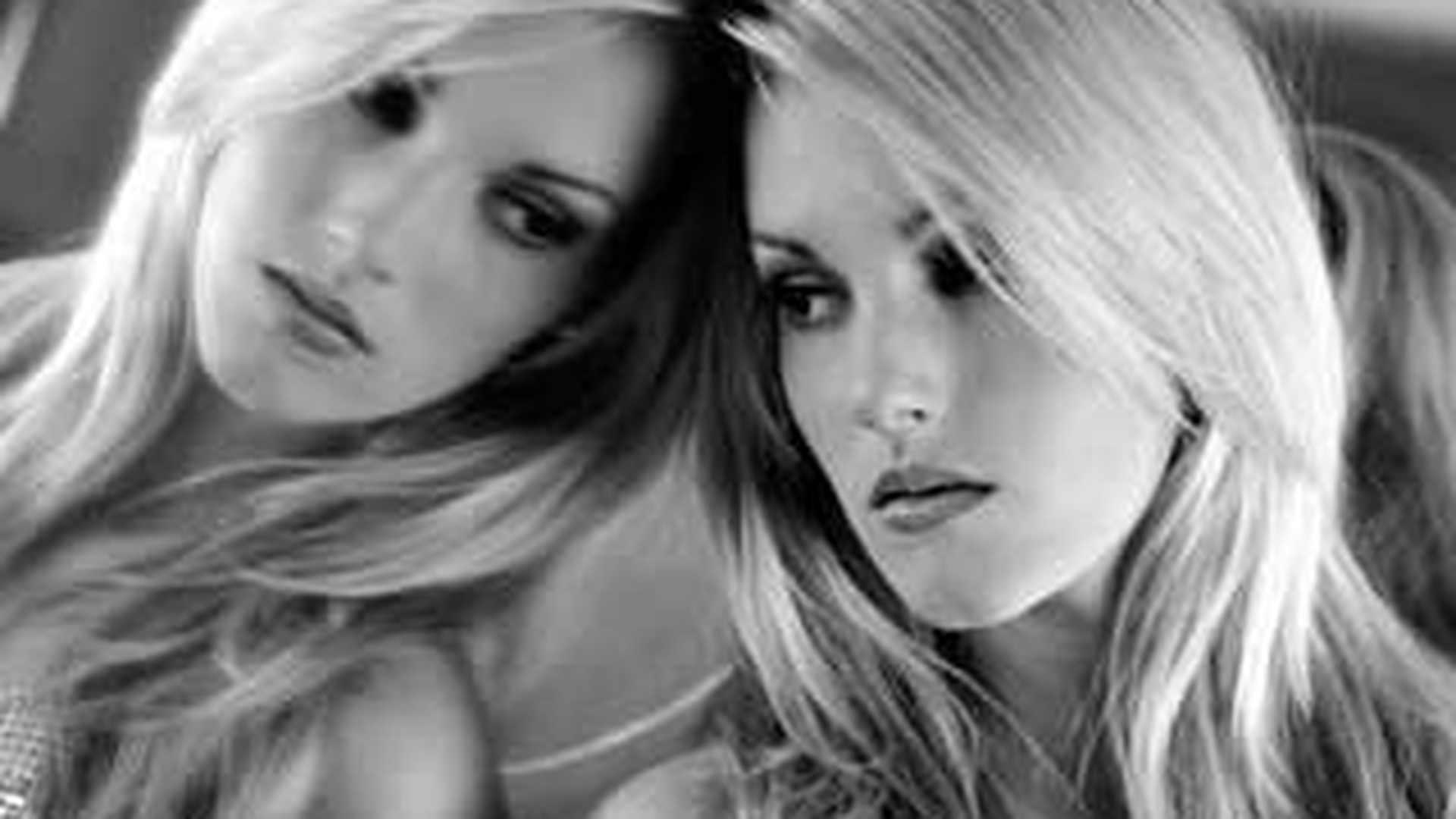 Domnii care prefera blondele vor avea coltul lor de rai! Se deschide "Insula" platinatelor!