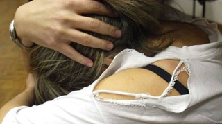 O fata de 14 ani obligata se se prostitueze s-a aruncat pe geamul apartamentului in care era sechestrata!