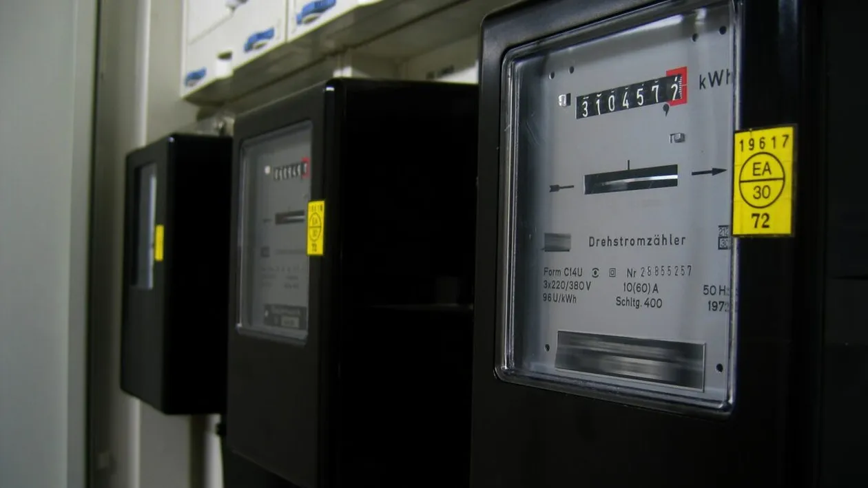 ANRE scoate la iveală tentativele furnizorilor de energie electrică de a obține bani de la stat