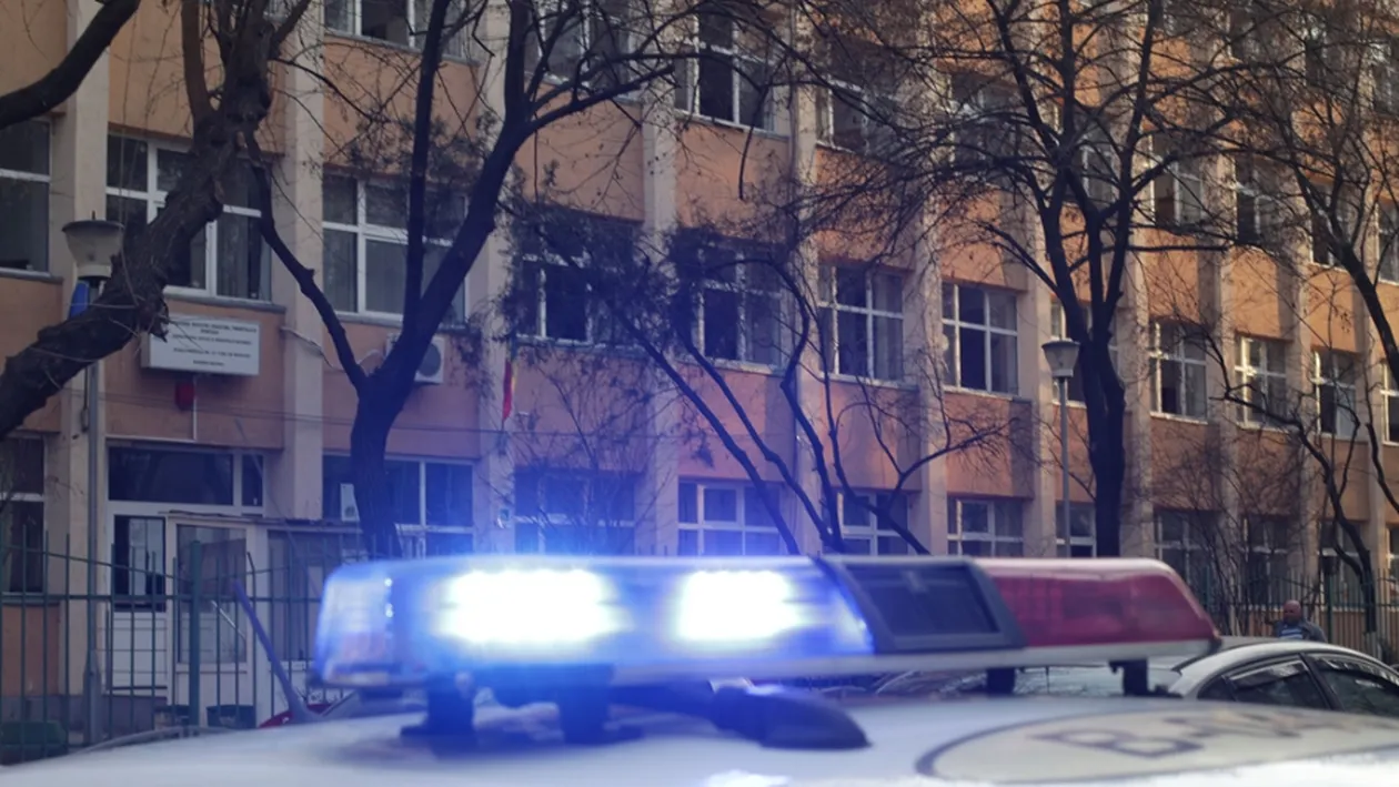 Înșelătorie grosolană! Au comandat de pe internet măști medicinale și în realitate au primit un colet cu alt conținut