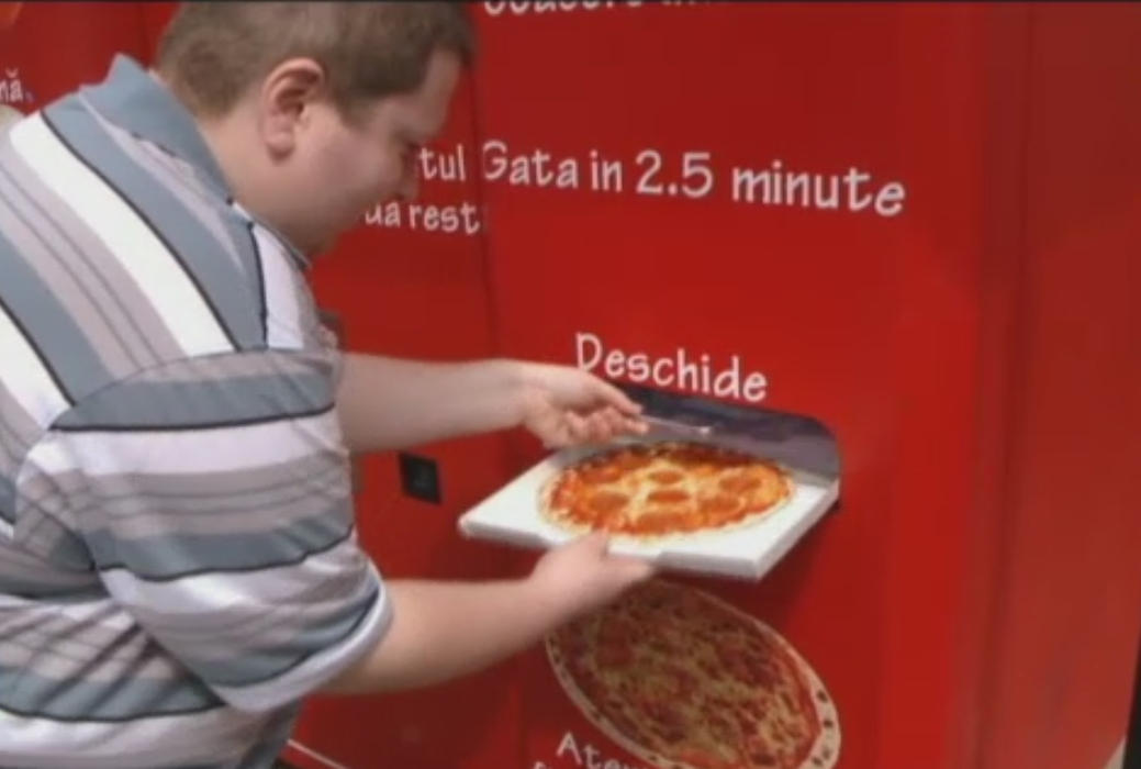 Românii își pot cumpăra pizza, salam sau mici de la automate: „Mi se pare practic”
