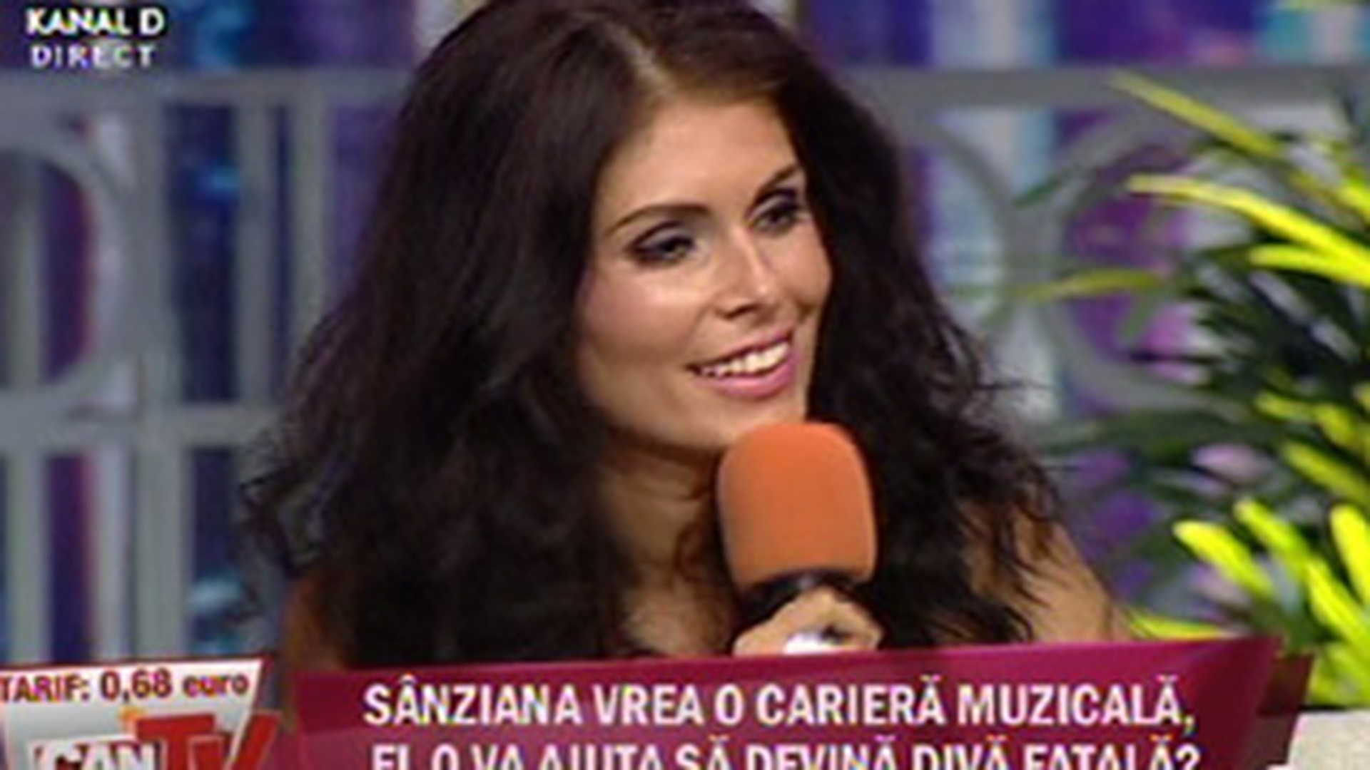 VIDEO Sanziana Negru pastreaza legatura cu fostul iubit, Smiley! Vezi ce ii spune el in SMS-uri si de ce nu i-a cerut ea sfatul cand s-a facut cantareata!