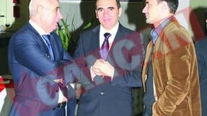 Penescu le-a furat fotbalistilor dansatoarele de la bara
