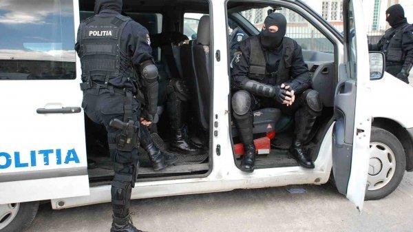 Percheziţii în judeţele Prahova şi Ilfov, la persoane suspectate de furturi din locuinţe şi firme
