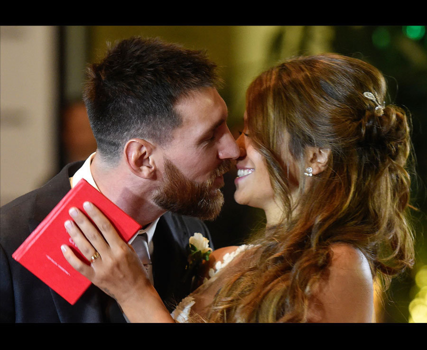 Primele imagini de la nunta lui MESSI cu ANTONELLA ROCCUZZO! Cum a arătat bruneta în rochie de mireasă